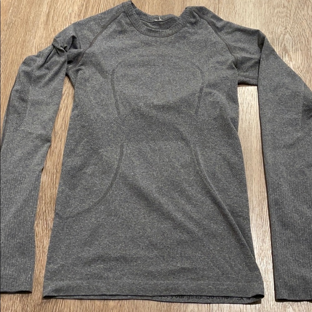Lululemon long sleeve swiftly tech